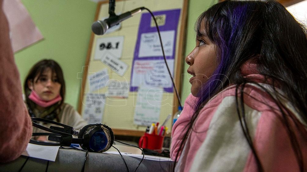 Radio 98.1 "La Radio de la escuela" de Lago Puelo, Chubut. Foto: Alejandra Bartoliche. 
