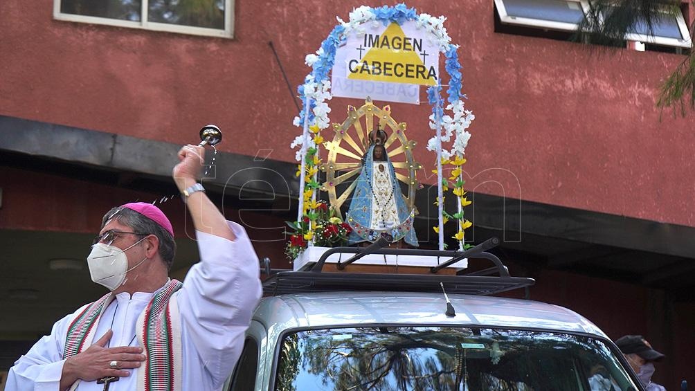La "imagen" que encabeza la peregrinación partió a las 8:00 del Santuario de San Cayetano. Foto: Pepe Mateos. La "imagen" que encabeza la peregrinación partió a las 8:00 del Santuario de San Cayetano. Foto: Pepe Mateos.
