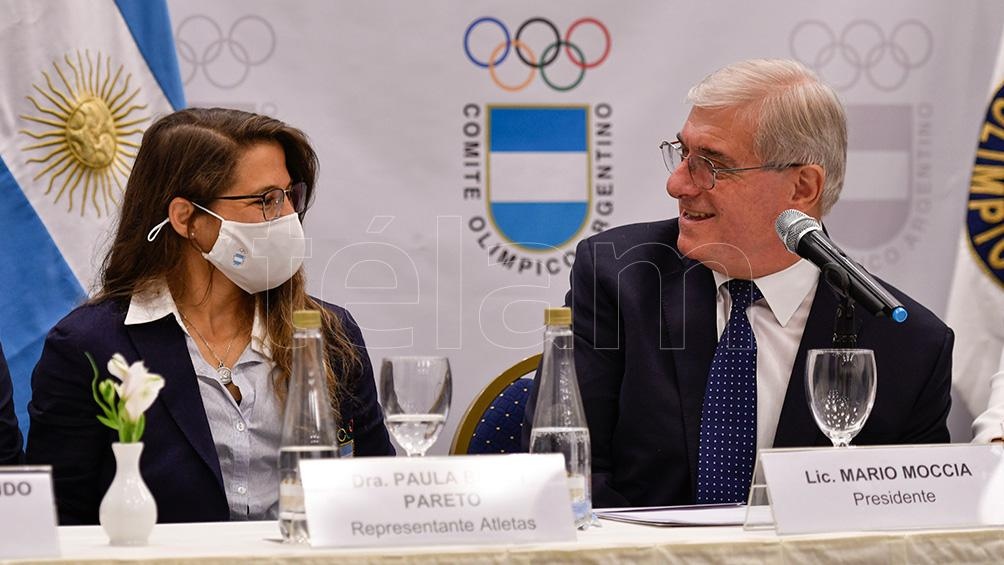 El presidente del COA con la medallista olímpica Paula Pareto.