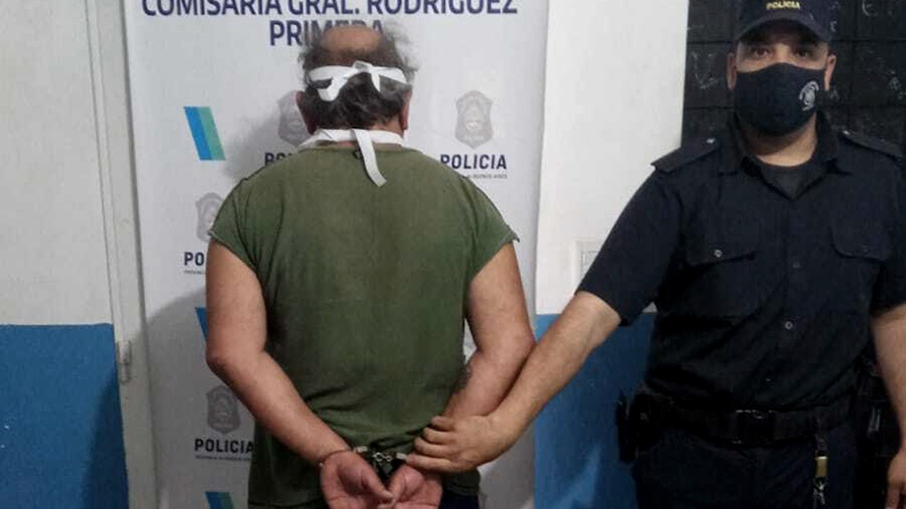 El agresor identificado como Jorge Enrique González (65) fue detenido y se negó a declarar.