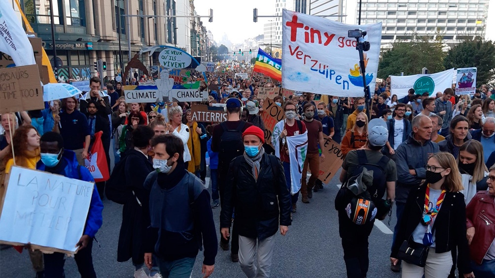 La de Bruselas es una de las primeras protestas contra el cambio climático de postpandemia. (Foto: TW @GuidoBroekhoven)