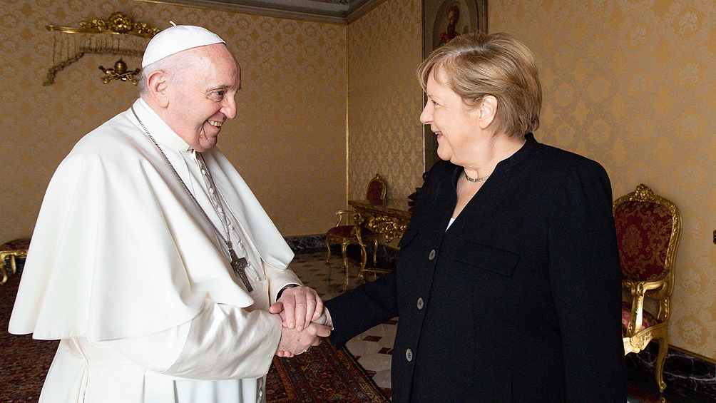 Para el Papa, el legado de Merkel "es importante también como liderazgo femenino".