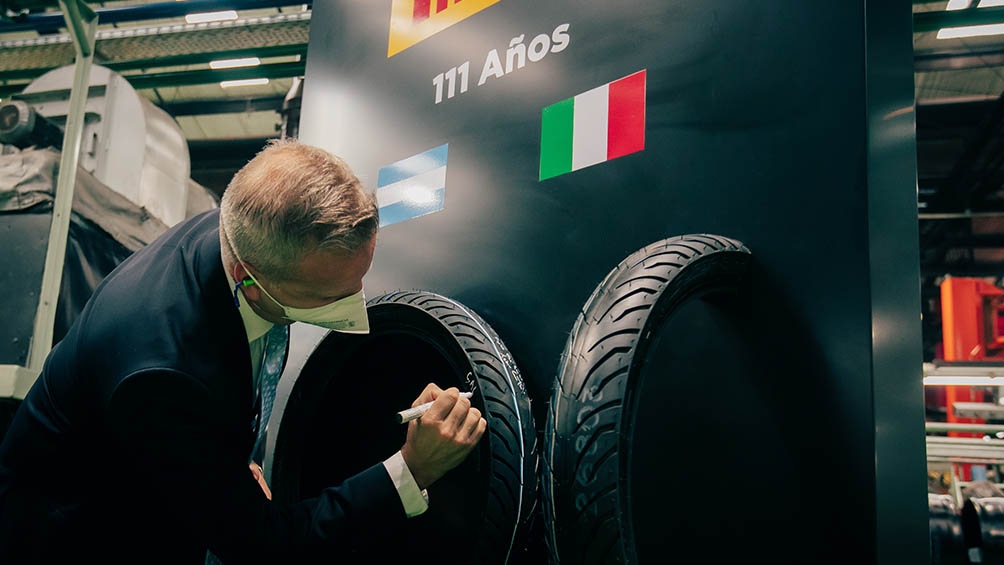 Pirelli inauguró la línea de producción de neumáticos para motos en su planta de la localidad bonaerense de Merlo.