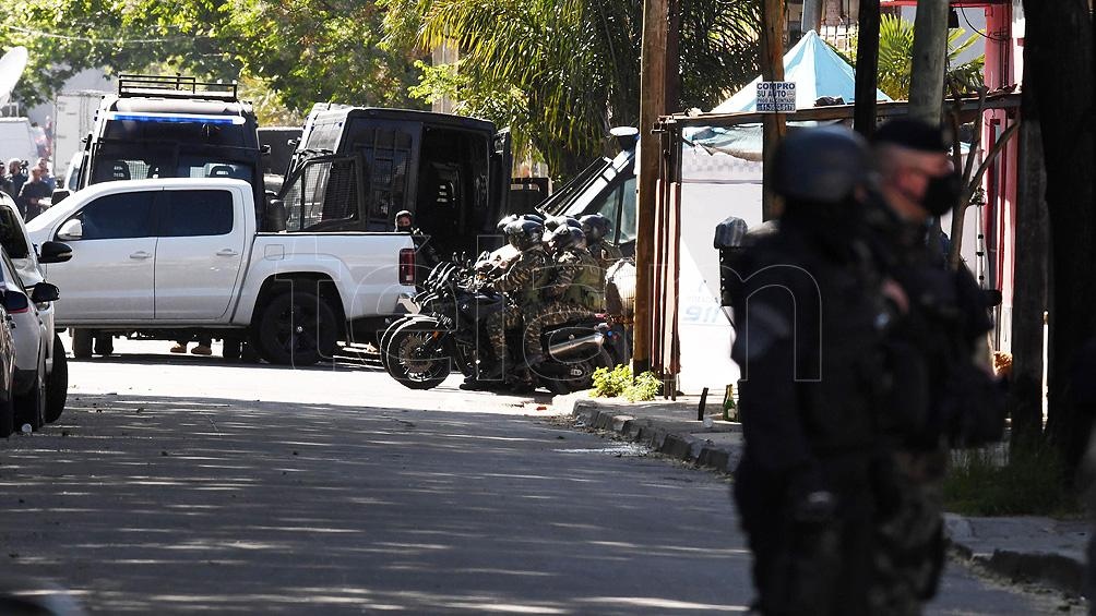 Efectuó unos 300 disparos y asesinó a un amigo al que mantuvo como rehén, hasta que finalmente murió baleado por la policía que irrumpió en la vivienda. Foto: Daniel Dabove.