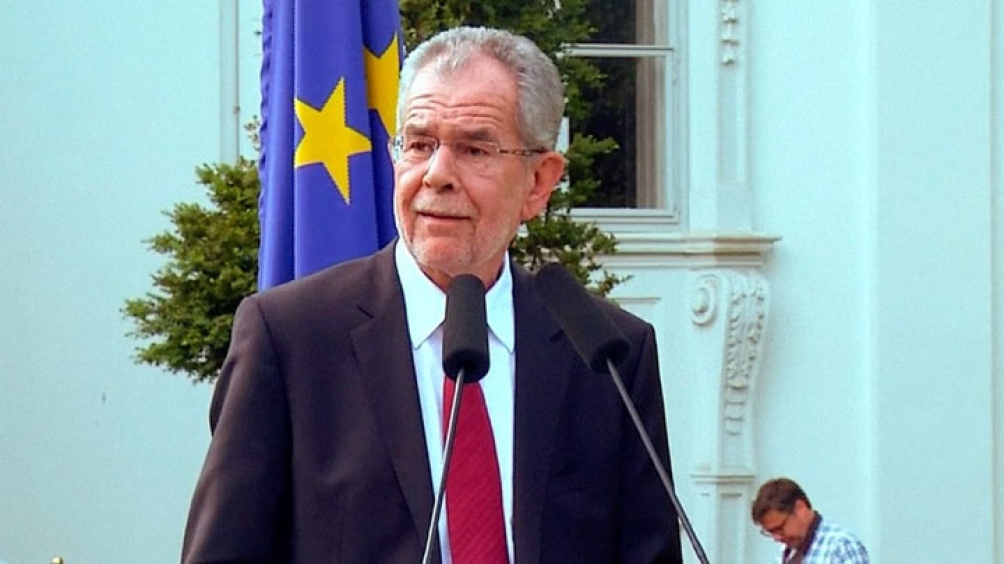 El presidente austríaco nombró un nuevo canciller, un día después de la renuncia de Kurz