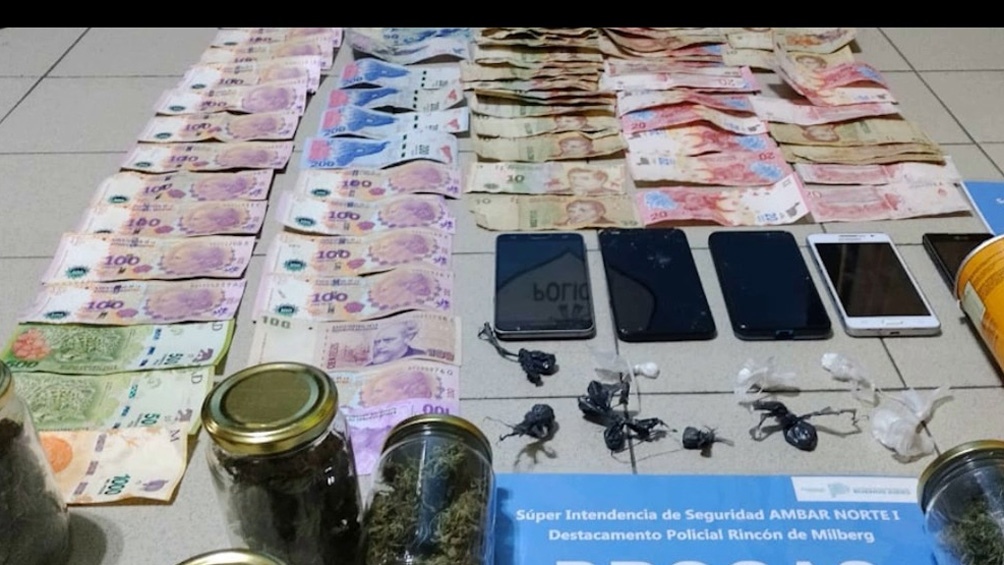 Secuestraron dinero en efectivo productos de las ventas y teléfonos celulares. Secuestraron dinero en efectivo productos de las ventas y teléfonos celulares.