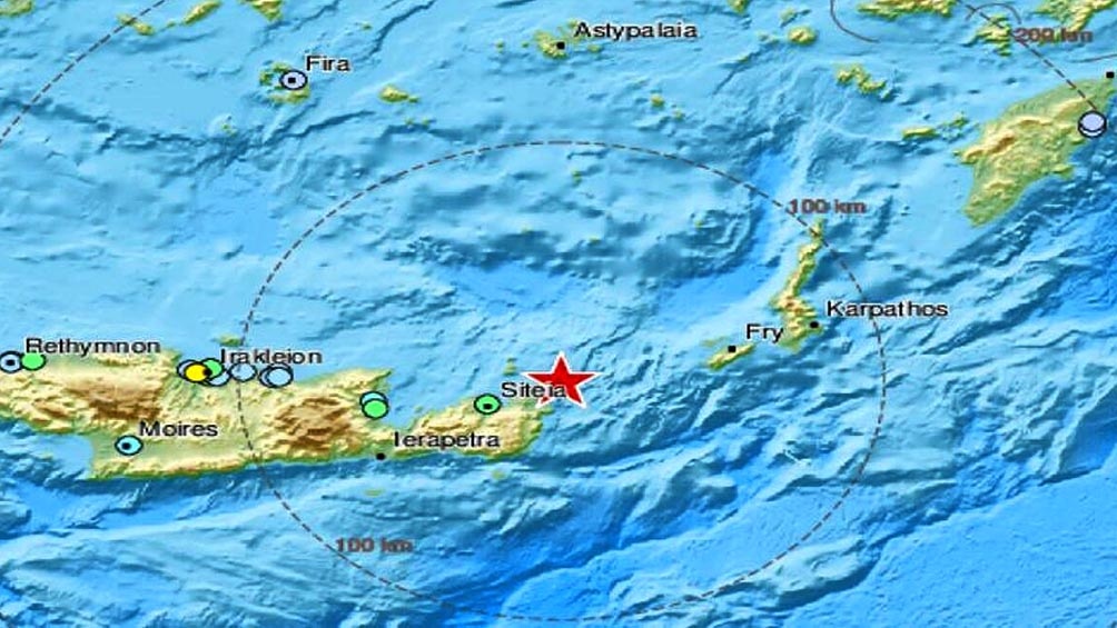 El epicentro del temblor se situó, a una profundidad del 8,7 kilómetros, "en el mar, a 405 kilómetros al sureste de Atenas