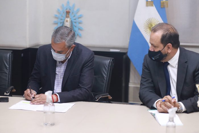 Vaquié se reunió con funcionarios nacionales para tratar la eximición impositiva a la importación de botellas