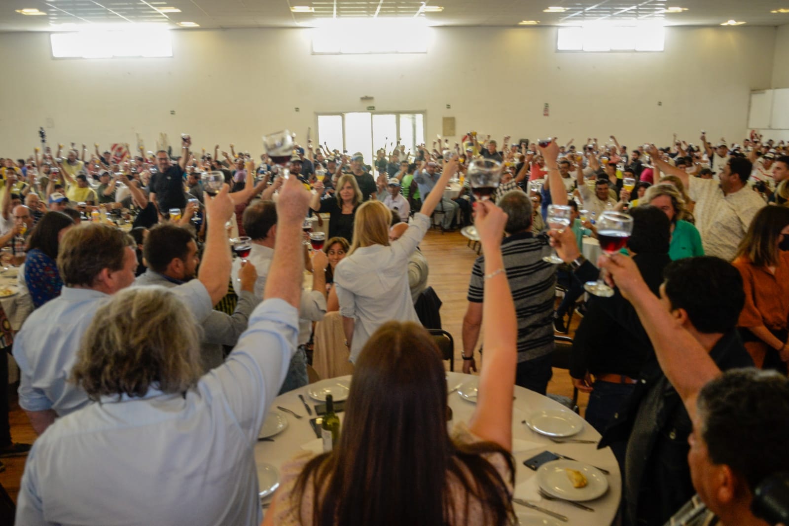 Cierre de campaña: Sagasti y Bermejo celebraron la ley de viñateros con 1.000 productores rurales