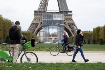 Francia exigirá una tercera dosis para mayores de 65 años
