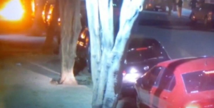 Video: encapuchados atacaron con bombas molotov el edificio del diario Clarín