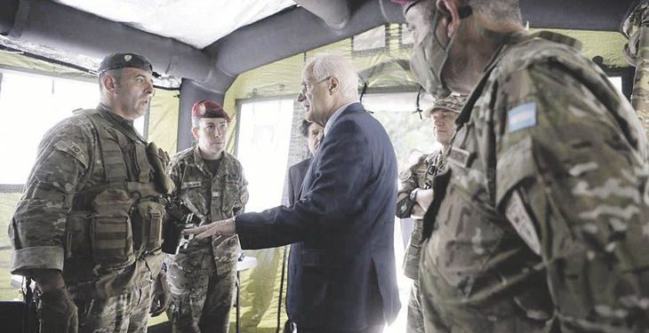 Simulacro de fuerzas especiales para liberar y evacuar diplomáticos