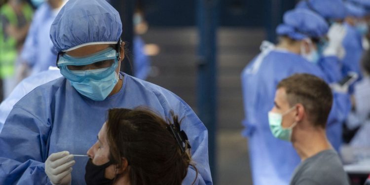 En Córdoba sigue alto el registro diario de contagios con cerca de 12 mil casos