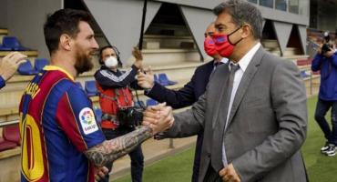 Laporta intentó defenderse de la versión que le pidió a Messi jugar gratis y su respuesta no ayudó