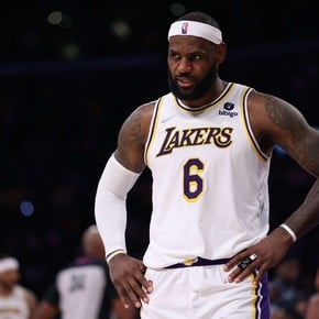 Una leyenda de los Lakers explotó contra LeBron James: "Los grandes no hacen eso"