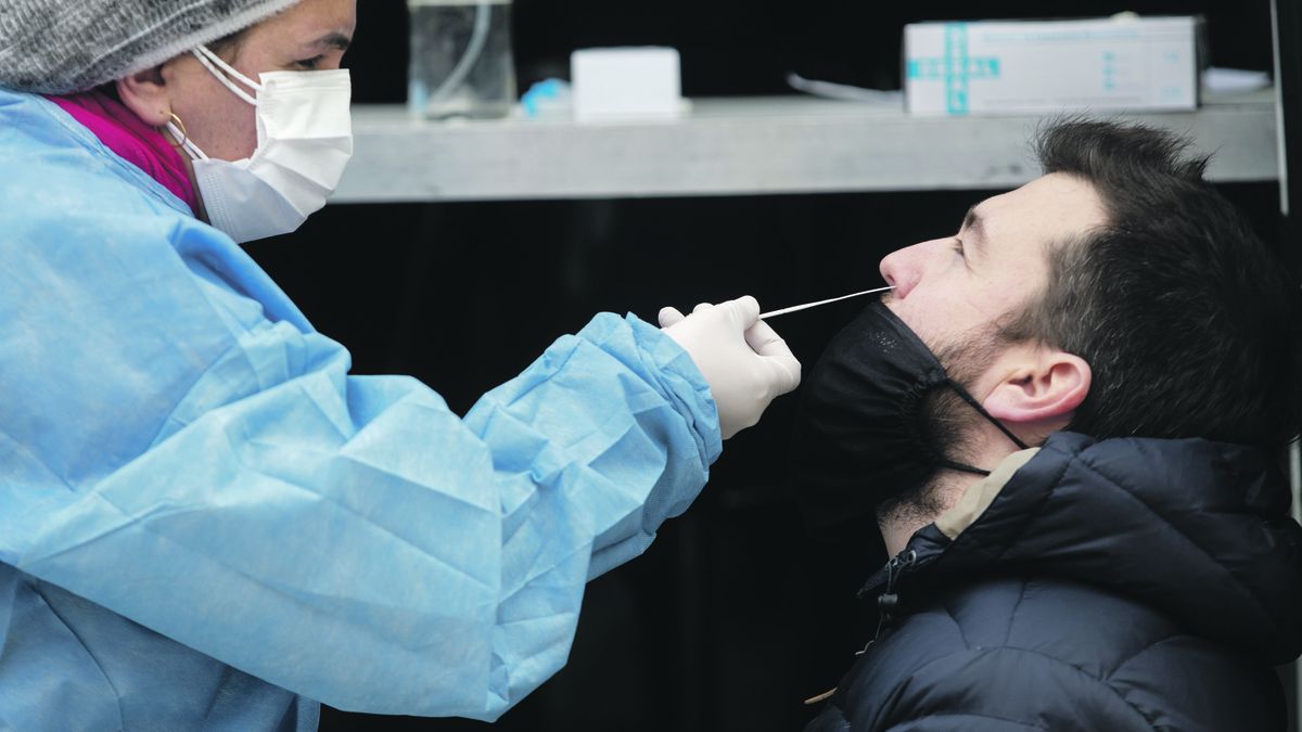 Por la suba en la demanda, desde mañana los 5 grandes centros de testeo de la Ciudad atienden con turno