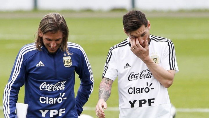 Sebastián con Messi.