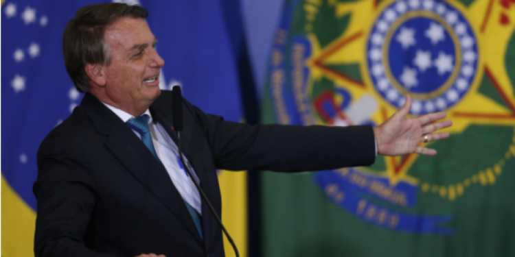 Bolsonaro amplía las exenciones fiscales para industrias intensivas en mano de obra