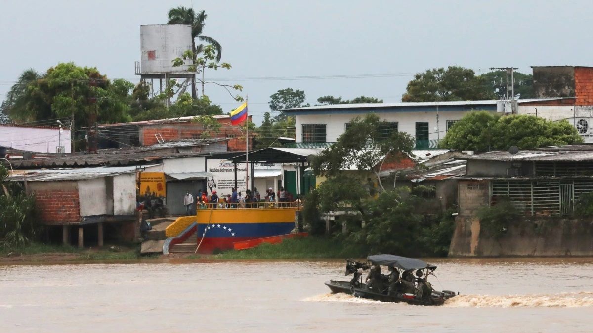 Colombia culpa al gobierno venezolano por los choques entre el ELN y disidencias de las FARC