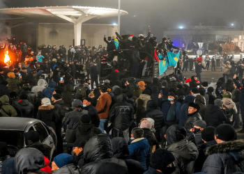 Decenas de muertos y un millar de heridos en los disturbios en Kazajistán