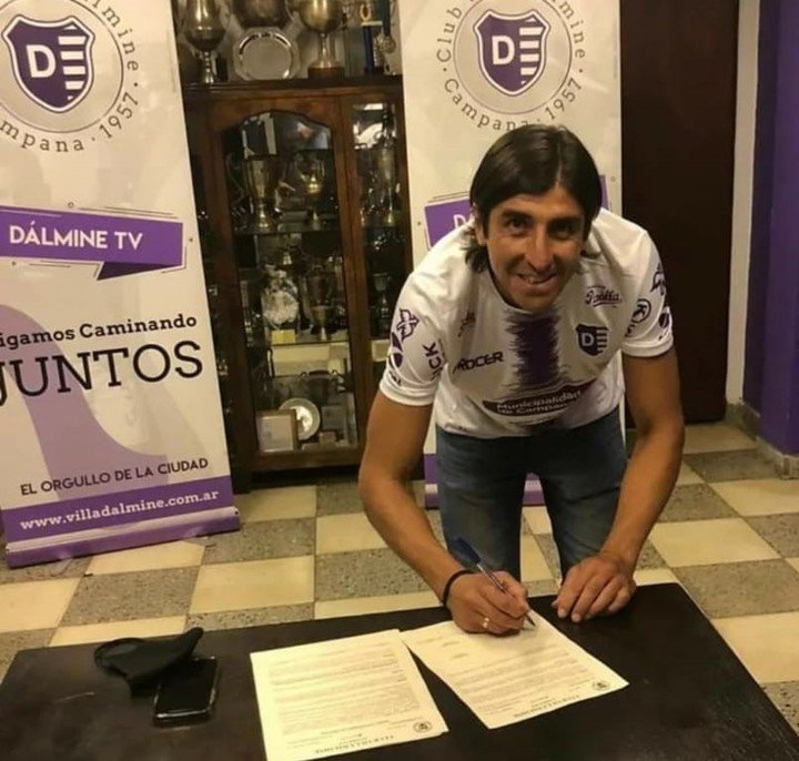Gabriel Montoya firmó su contrato con el Viola hasta diciembre de 2022
