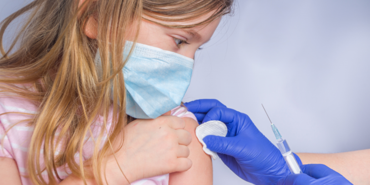 El Hospital Garrahan insta a pediatras a prescribir la vacuna contra el coronavirus