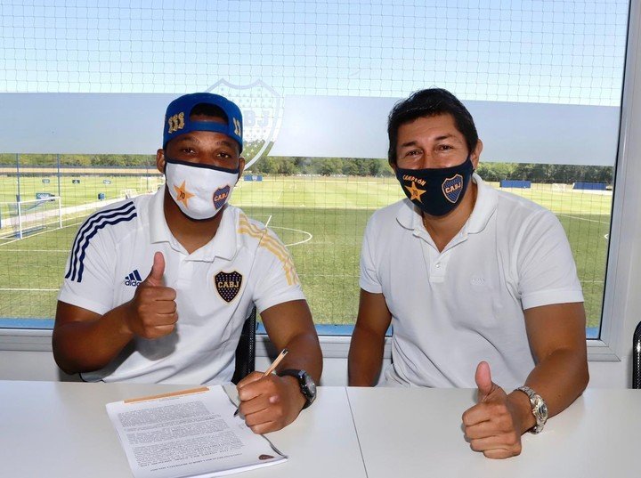 "Acabamos de firmar una renovación de contrato de Fabra con José Costanzo, tenemos su nombre oficial como representante de Frank. No tengo el placer de conocer al Sr. Aráoz", dijo Bermúdez.