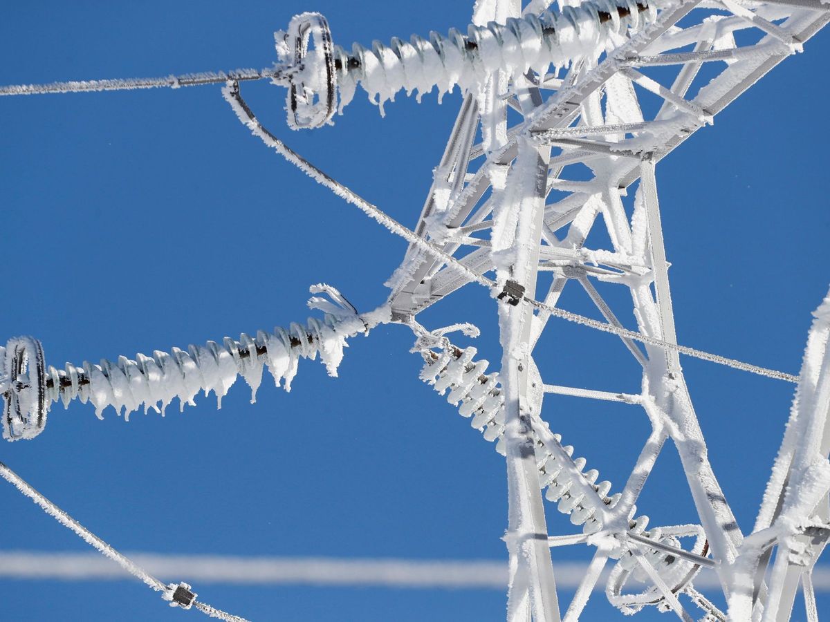 Foto: Una torreta eléctrica. (EFE/Eliseo Trigo)