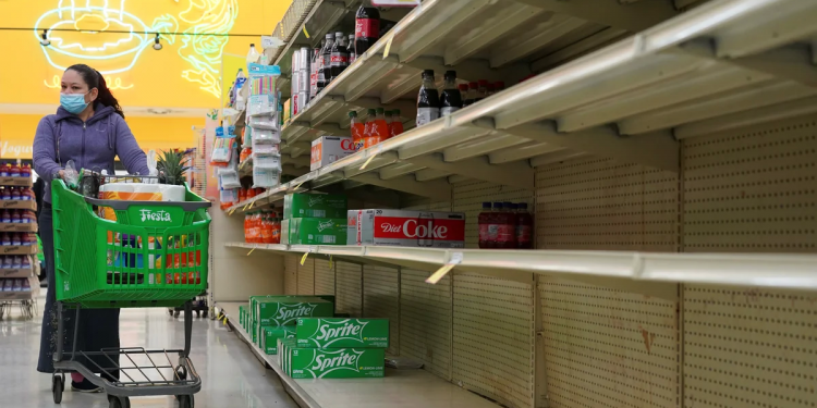 Ómicron y la nieve empujan el desabastecimiento en supermercados de Estados Unidos