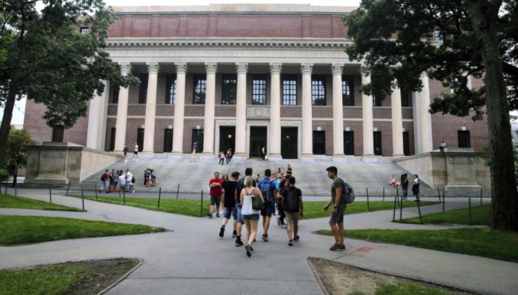 Por el Covid-19, las universidades de EEUU perdieron más de medio millón de estudiantes
