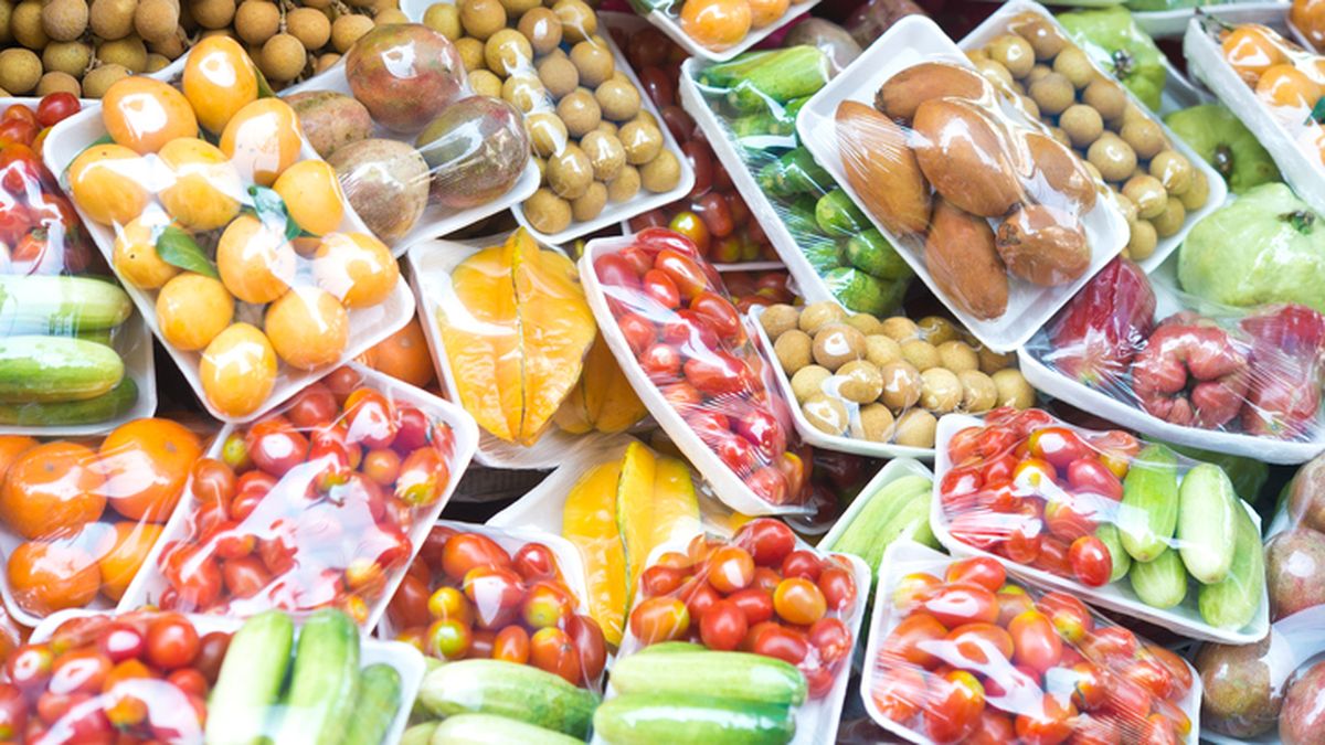 Rige desde hoy la prohibición de los envases de plástico para frutas y verduras en Francia