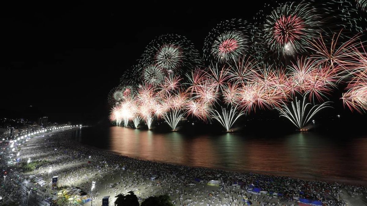 Río de Janeiro recibió el Año Nuevo pero con menos gente