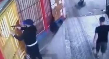 Impactante ataque a tiros al dueño de un supermercado chino en pleno centro de Morón