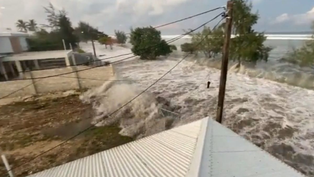 Tonga evalúa los daños de tsunami que causó dos muertes en Perú