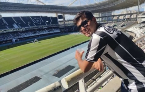 Dono da SAF do Botafogo, John Textor desativa conta no Twitter