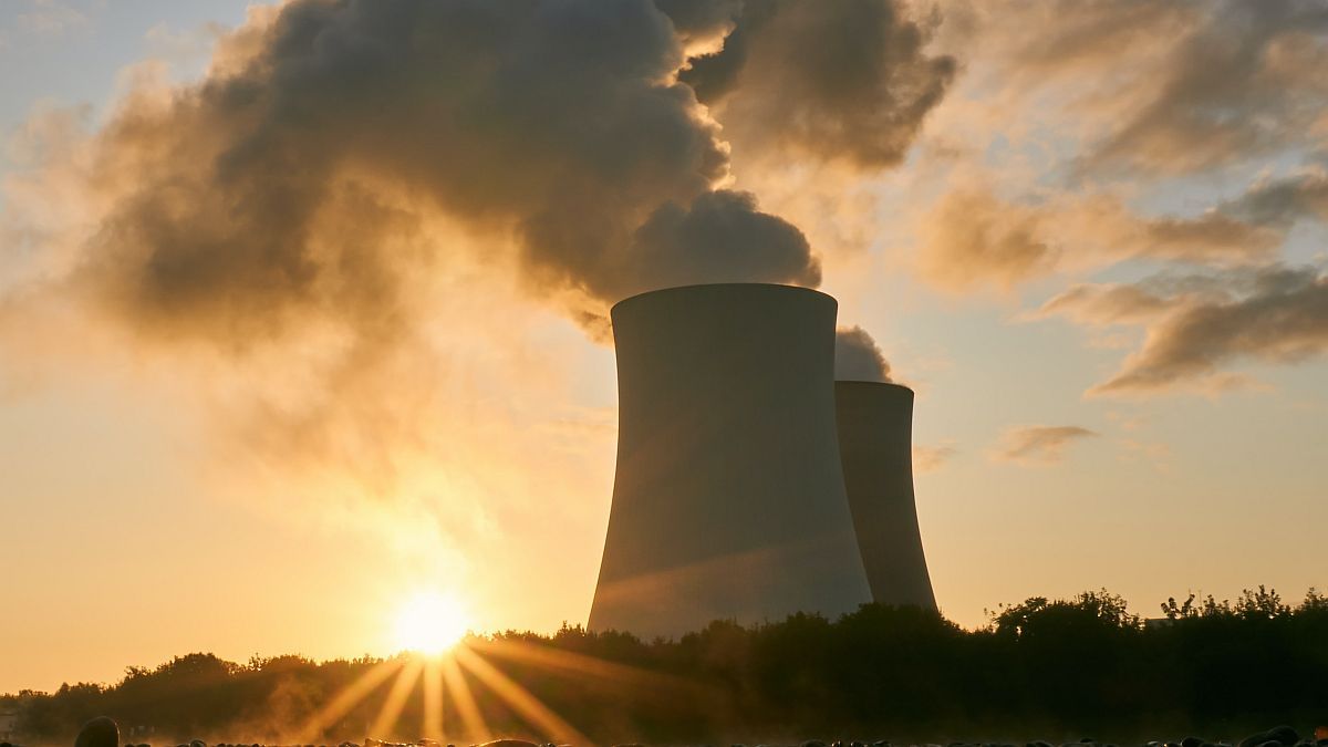Unión Europea planea reconocer a la energía nuclear y al gas natural como inversiones verdes
