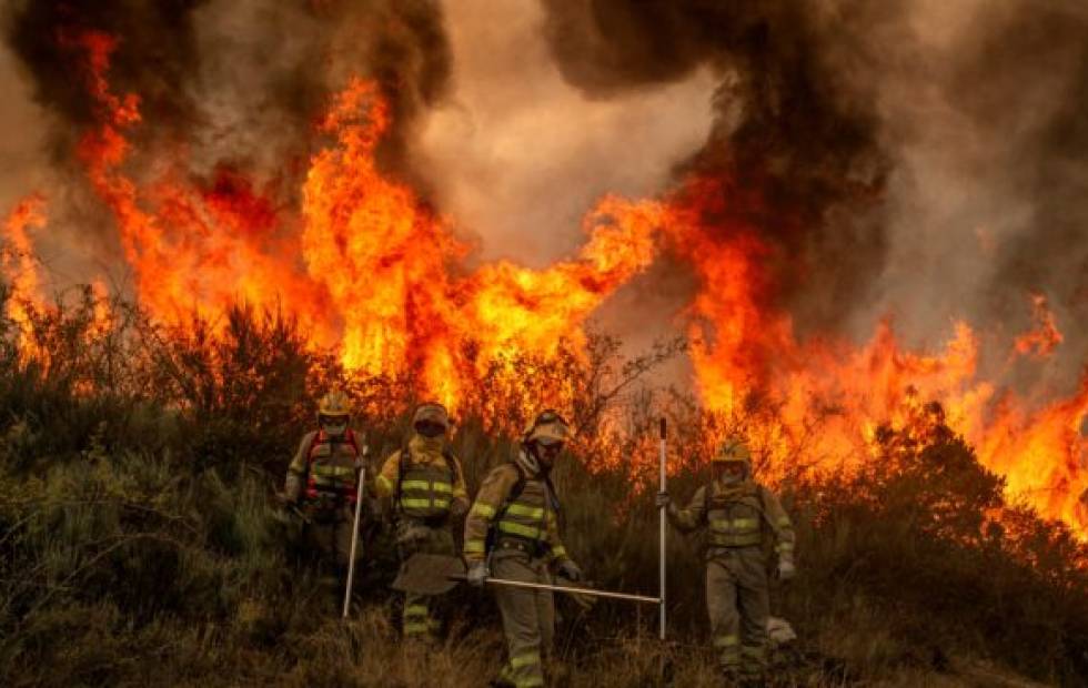Corrientes incendiada ante la inacción de Cabandie: hay casas quemadas, accesos cerrados y un camión destruido por el fuego