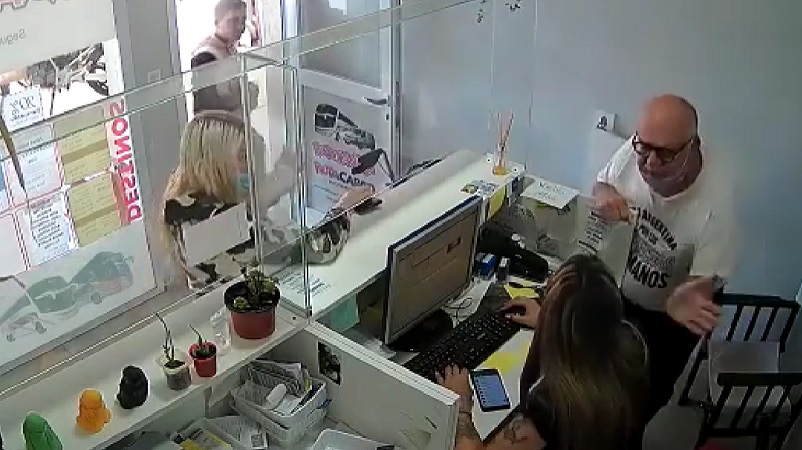 José Schulman procesado: El cobarde que ataco a una empleada debió renunciar a la Liga Argentina por los Derechos Humanos