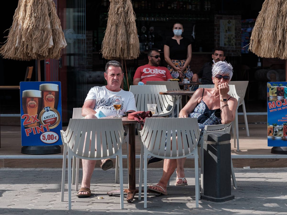 Foto: Turistas británicos en Benidorm. (Sergio Beleña)