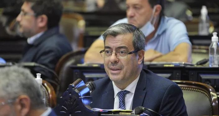Germán Martínez: “Quiero a Máximo Kirchner codo a codo conmigo”