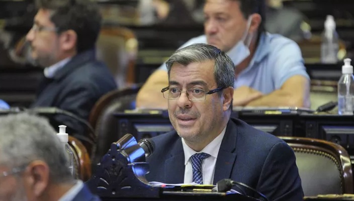 Germán Martínez: “Quiero a Máximo Kirchner codo a codo conmigo”