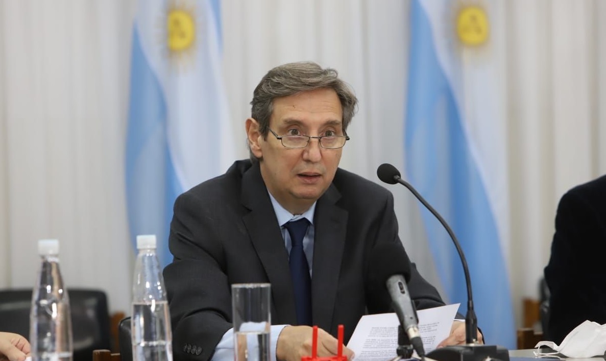 Internaron al intendente Emir Félix en el Hospital Central por neumonía