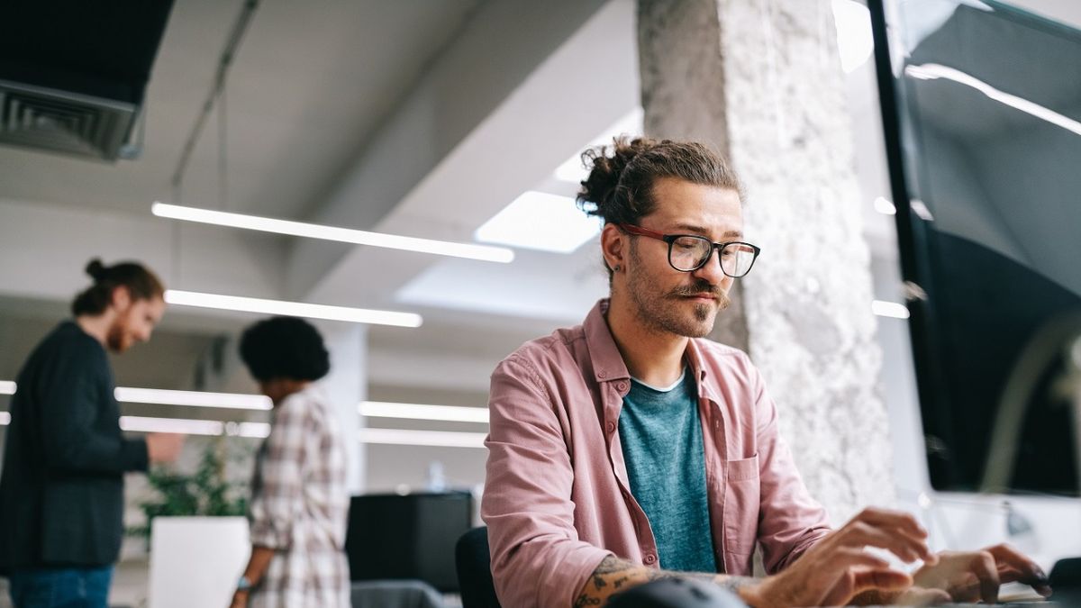 Lanzan 500 becas de estudio para jóvenes programadores: cómo postularse