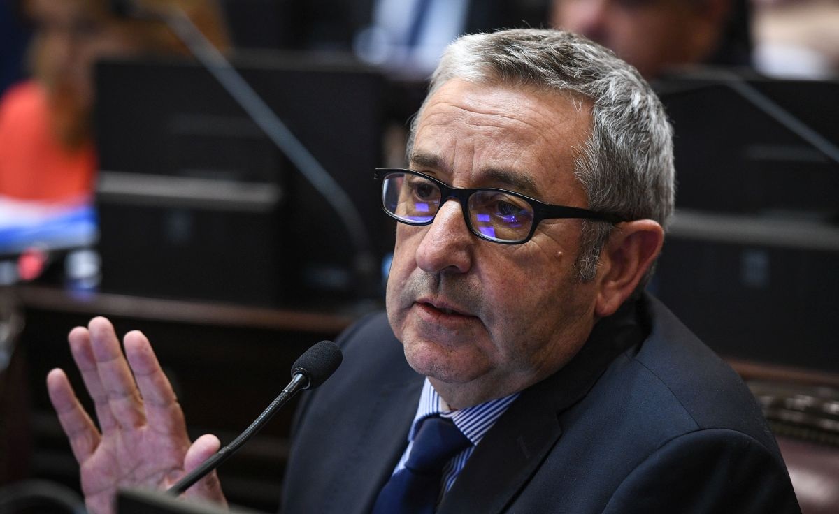 No es chiste: Julio Cobos instó al gobierno ruso al “cese definitivo de las hostilidades”