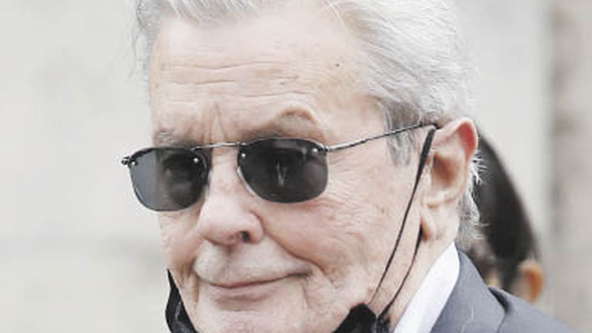 Alain Delon pidió a su hijo “la eutanasia cuando sea preciso”