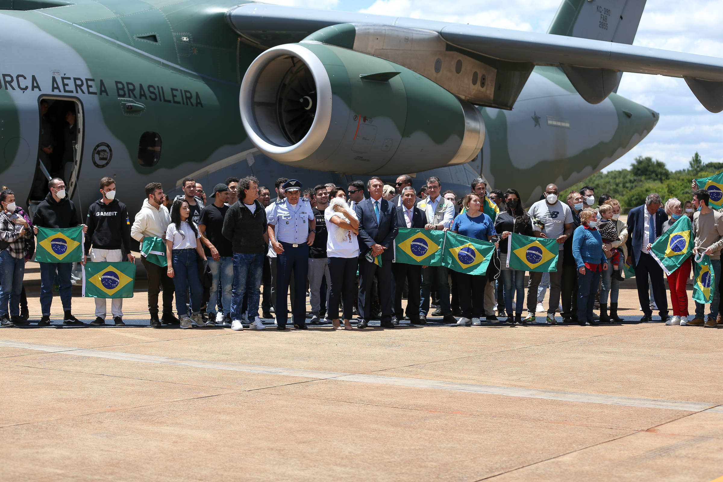 A aeronave KC-390 da FAB chega a Varsóvia para resgatar brasileiros -  Aviões e Músicas