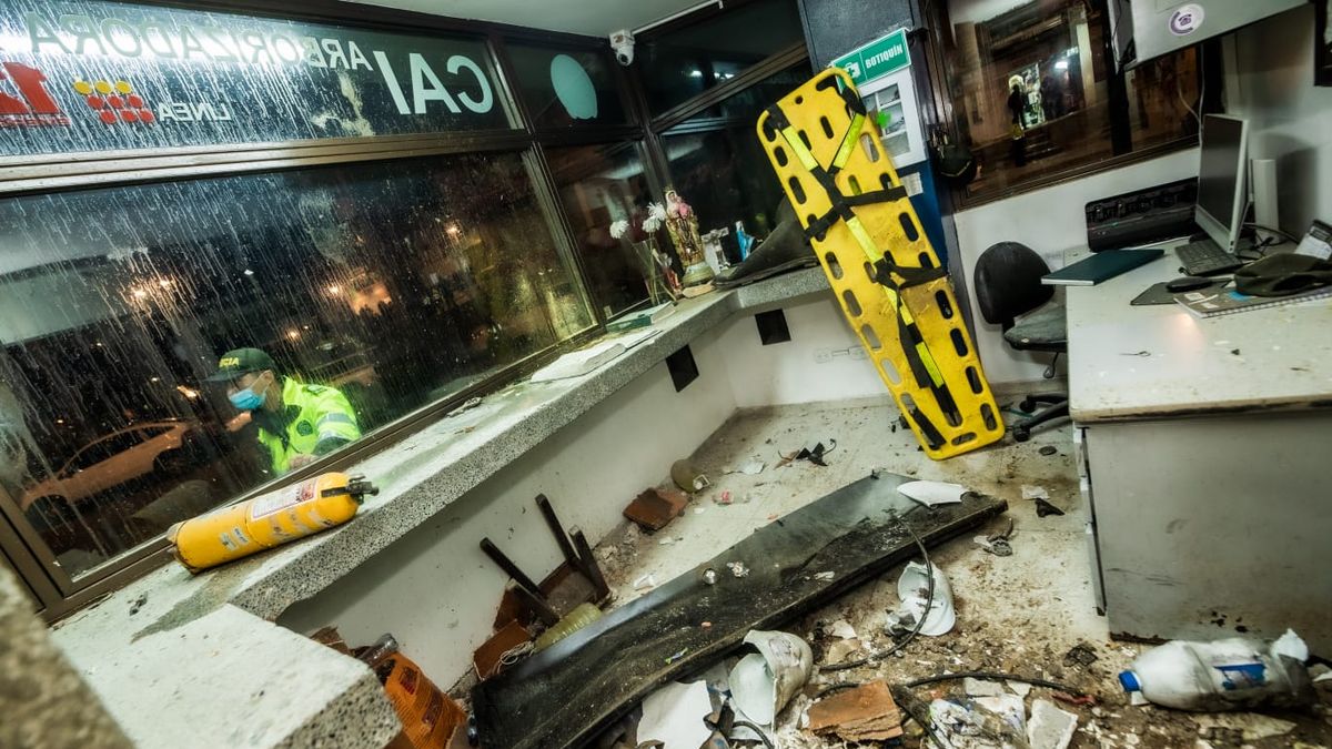 Colombia: un niño muerto y 18 heridos en un ataque con explosivos contra la policía