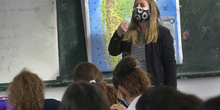 Comienza en la Legislatura porteña el debate del proyecto para cambiar el estatuto docente