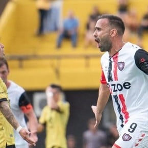 Primera B: Defensores Unidos de DT Mostaza Merlo, Fénix y