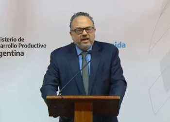 En medio de la tensión con alimenticias, el Gobierno convoca a los empresarios